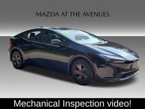 Used 2024 Toyota Prius LE FWD image 3