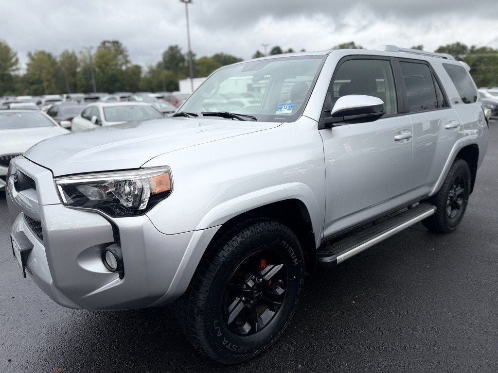 Used 2018 Toyota 4Runner SR5 AWD/4WD image 8