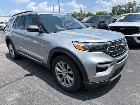 Used 2023 Ford Explorer XLT w/ Equipment Group 202A AWD/4WD image 2