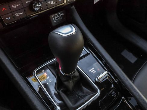 New 2026 Jeep Compass Limited image 18