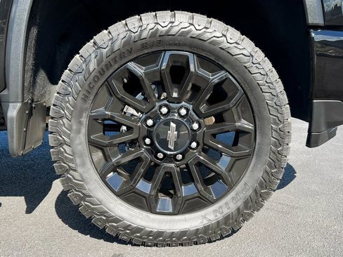 Used 2023 Chevrolet Silverado 2500 High Country image 16