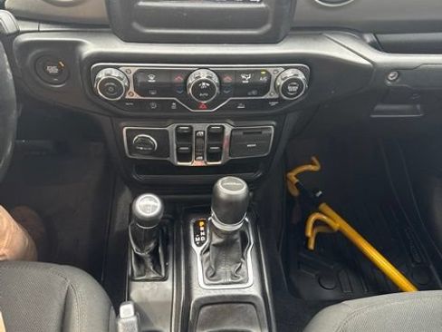 Used 2021 Jeep Gladiator Sport AWD/4WD image 16