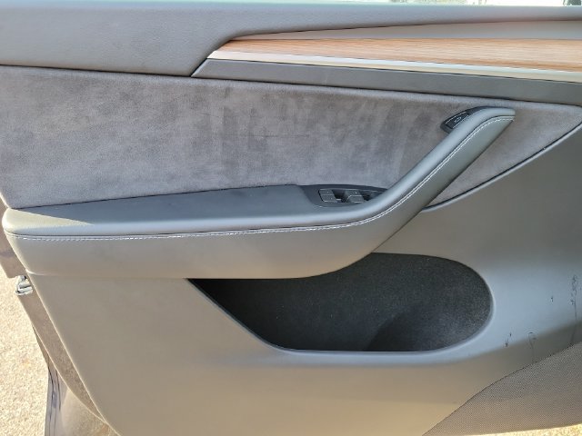 Used 2024 Tesla Model Y Long Range AWD/4WD image 9