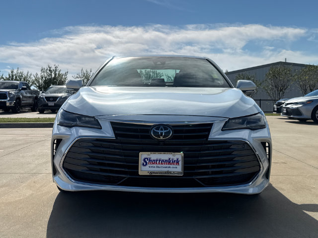 Used 2022 Toyota Avalon Limited w/ Advanced Safety Package FWD image 2