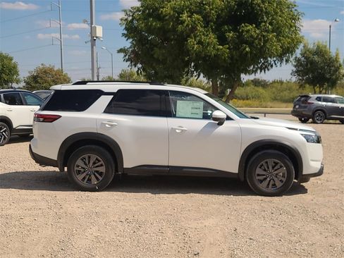 New 2025 Nissan Pathfinder SV w/ SV Premium Package image 4