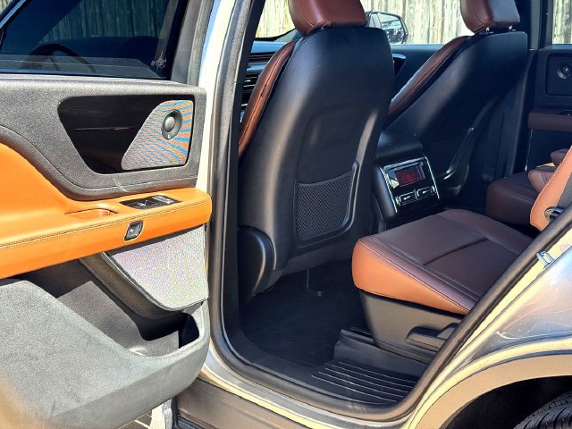 Used 2023 Lincoln Aviator Reserve w/ Equipment Group 201A RWD image 23