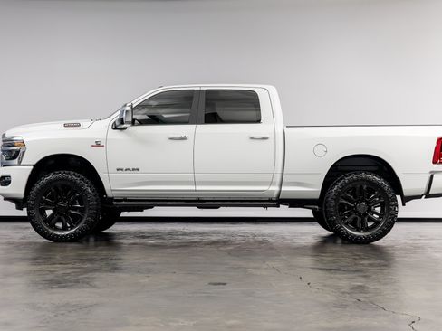 Used 2025 RAM 2500 Laramie AWD/4WD image 9