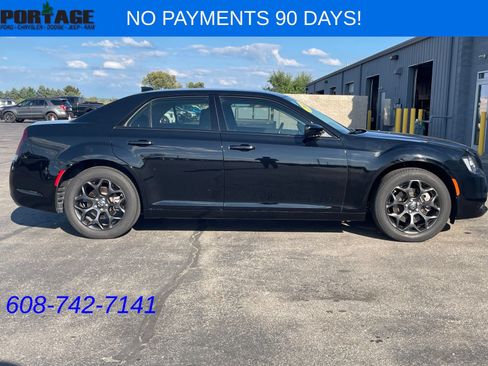 Used 2022 Chrysler 300 Touring w/ Sport Appearance Package AWD/4WD image 4
