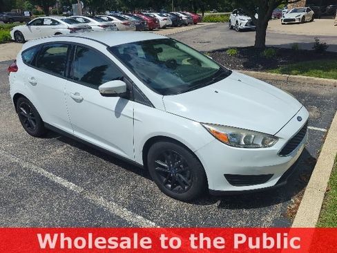 Used 2017 Ford Focus SE FWD image 3