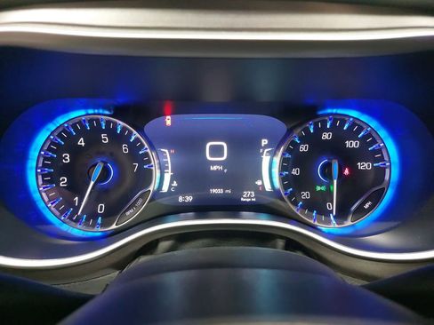 Used 2025 Chrysler Pacifica Select image 21