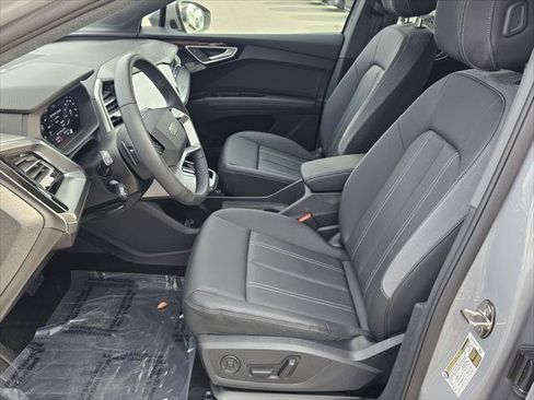 Used 2025 Audi Q4 e-tron Premium w/ Convenience Package AWD/4WD image 2