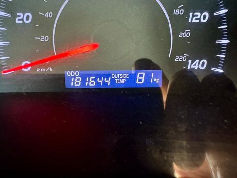 Used 2011 Toyota Camry image 10