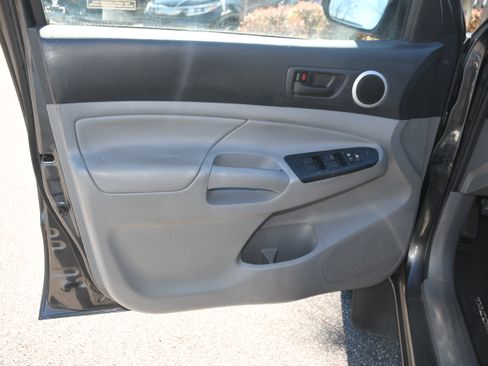 Used 2014 Toyota Tacoma PreRunner image 9