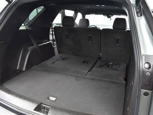 Used 2023 Chevrolet Traverse LT FWD image 23