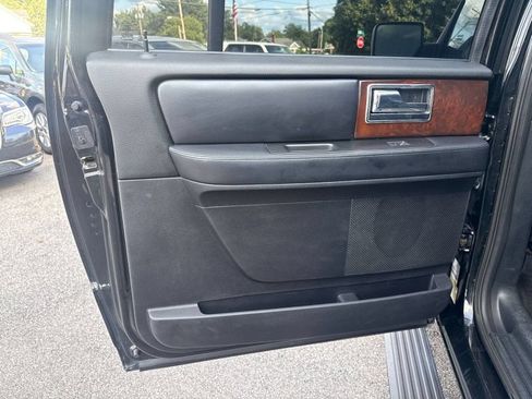 Used 2017 Lincoln Navigator L Select AWD/4WD image 13