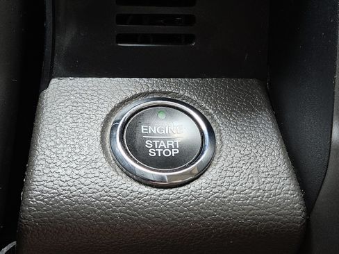 Used 2018 Ford Expedition XLT w/ Equipment Group 202A RWD image 18
