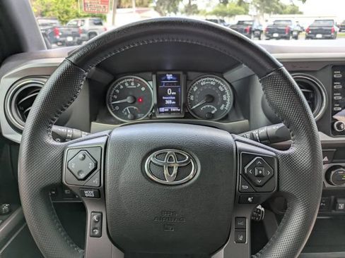 Used 2022 Toyota Tacoma TRD Off-Road w/ Technology Package AWD/4WD image 26