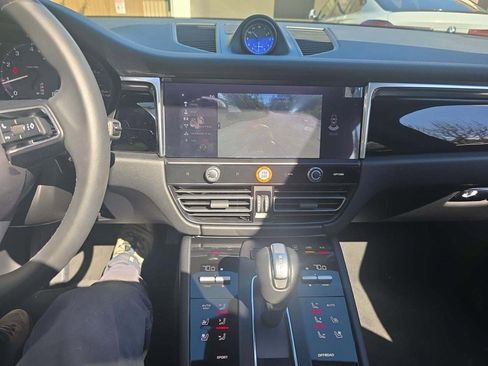 Used 2025 Porsche Macan image 6