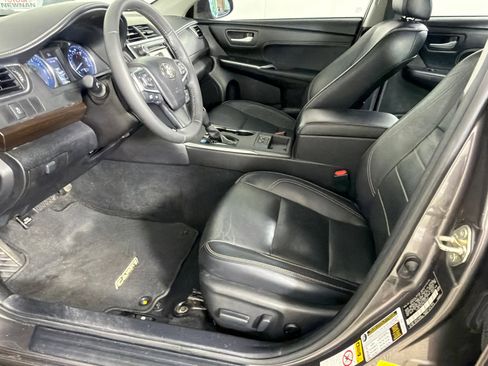 Used 2017 Toyota Camry XLE FWD image 9