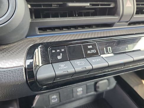 Certified 2025 Toyota Prius XLE FWD image 31