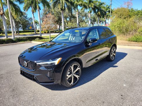 Used 2025 Volvo XC60 T8 Ultra w/ Climate Package image 9