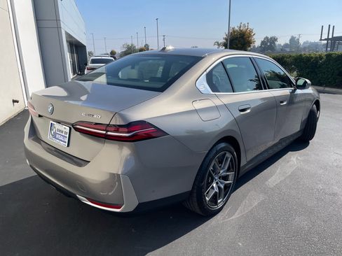 New 2026 BMW i5 eDrive40 image 5