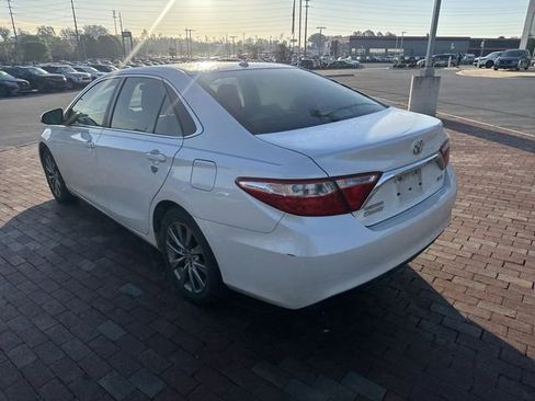 Used 2015 Toyota Camry XLE image 7
