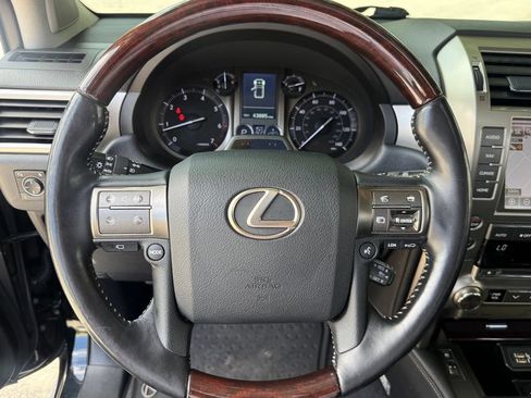 Used 2017 Lexus GX 460 Luxury AWD/4WD image 18