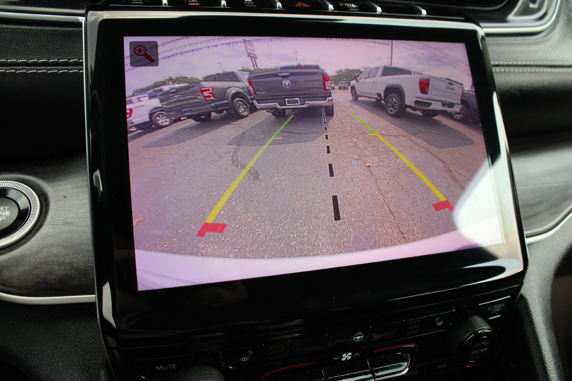 Used 2022 Jeep Grand Cherokee Limited AWD/4WD image 25