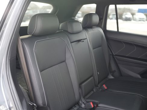 Used 2022 Volkswagen Tiguan SE R-Line image 26