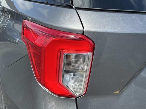 Used 2023 Ford Explorer XLT AWD/4WD image 15