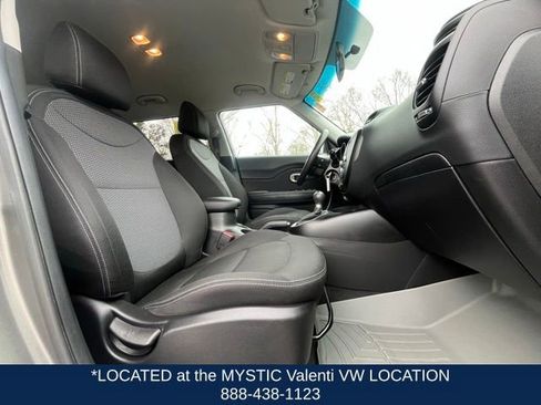 Used 2017 Kia Soul + FWD image 22