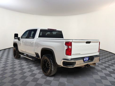 Used 2024 Chevrolet Silverado 2500 LT AWD/4WD image 3