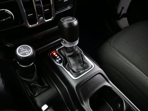Used 2022 Jeep Wrangler Unlimited Sport AWD/4WD image 22