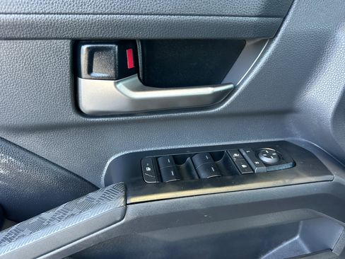 Certified 2025 Toyota Tacoma TRD Off-Road AWD/4WD image 10