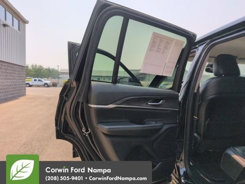 Used 2023 Jeep Grand Cherokee Limited AWD/4WD image 24