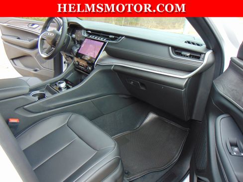 Certified 2024 Jeep Grand Cherokee Limited image 32