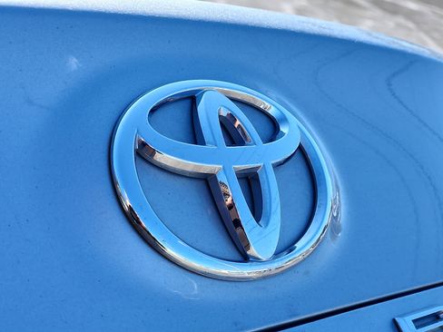 Used 2023 Toyota Camry LE image 28