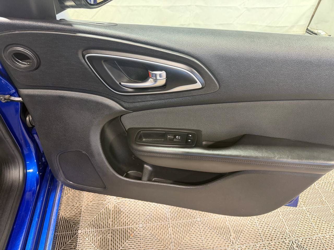 Used 2016 Chrysler 200 Limited w/ Comfort Group FWD image 14