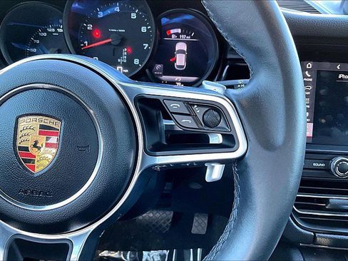 Used 2020 Porsche Macan image 21