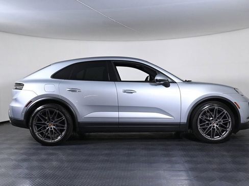 Certified 2025 Porsche Macan Electric RWD image 8
