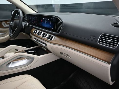 Used 2024 Mercedes-Benz GLS 450 4MATIC image 24