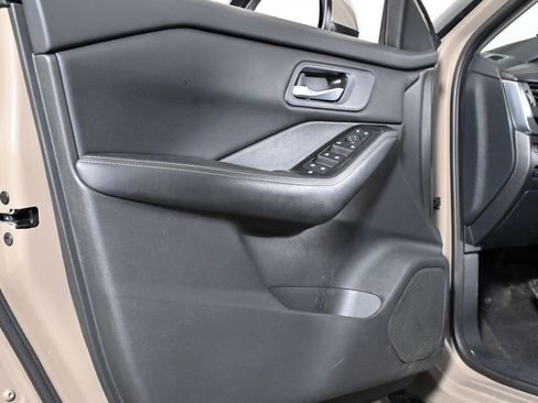 Used 2024 Nissan Rogue SV FWD image 28