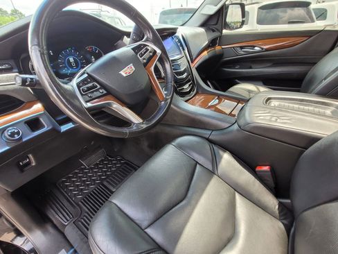 Used 2018 Cadillac Escalade Premium Luxury RWD image 35