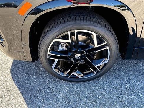 New 2026 Volkswagen Tiguan SEL R-Line image 13