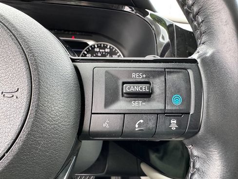 Used 2022 Nissan Pathfinder SV w/ SV Premium Package AWD/4WD image 39