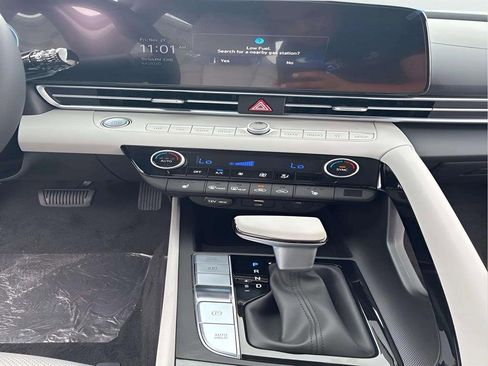 New 2026 Hyundai Elantra Limited image 17