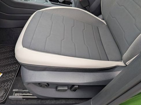 New 2026 Volkswagen Taos SE image 21