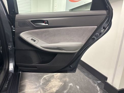 Used 2019 Toyota Avalon XSE image 12