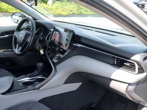Used 2021 Toyota Camry LE FWD image 39